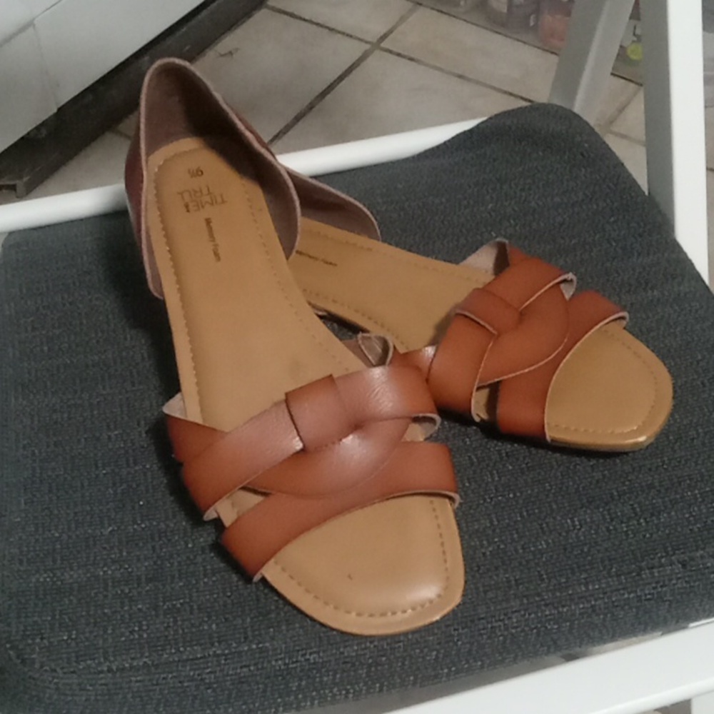 Rust colored time n true. 91/2 leather flats